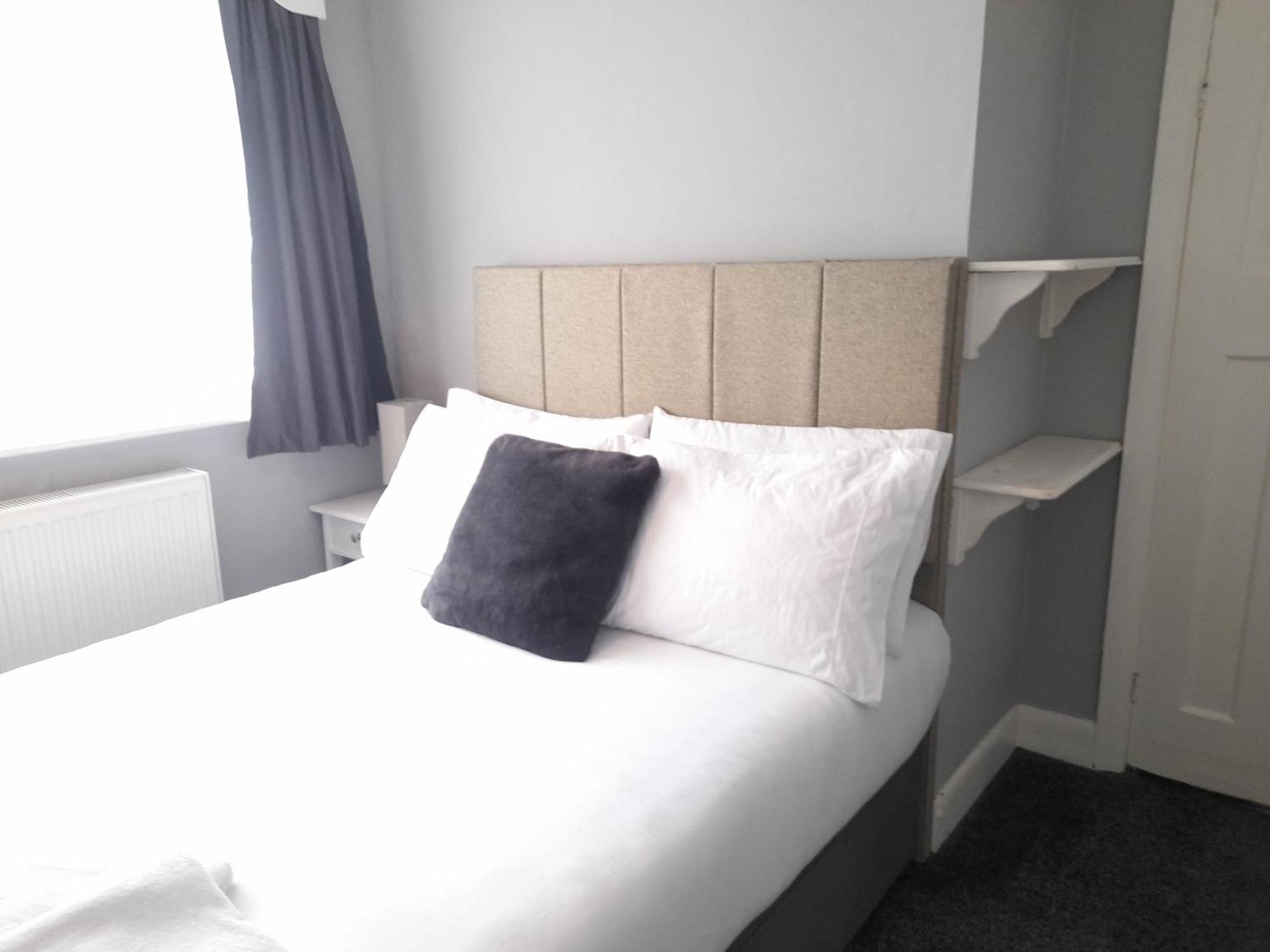 Bright 4-bed House 15 Min To Centre Manchester