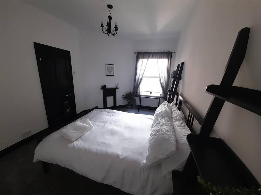 Chic 5 Double Bedroom House - 15 Min To Vakantiehuis