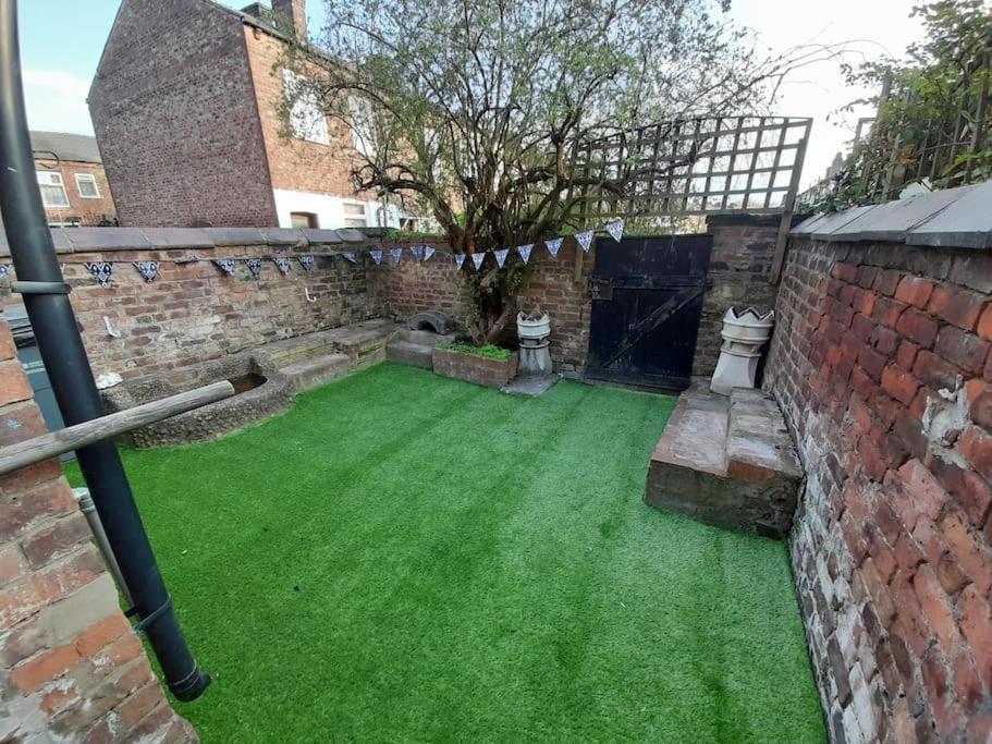 Chic 5 Double Bedroom House - 15 Min To *