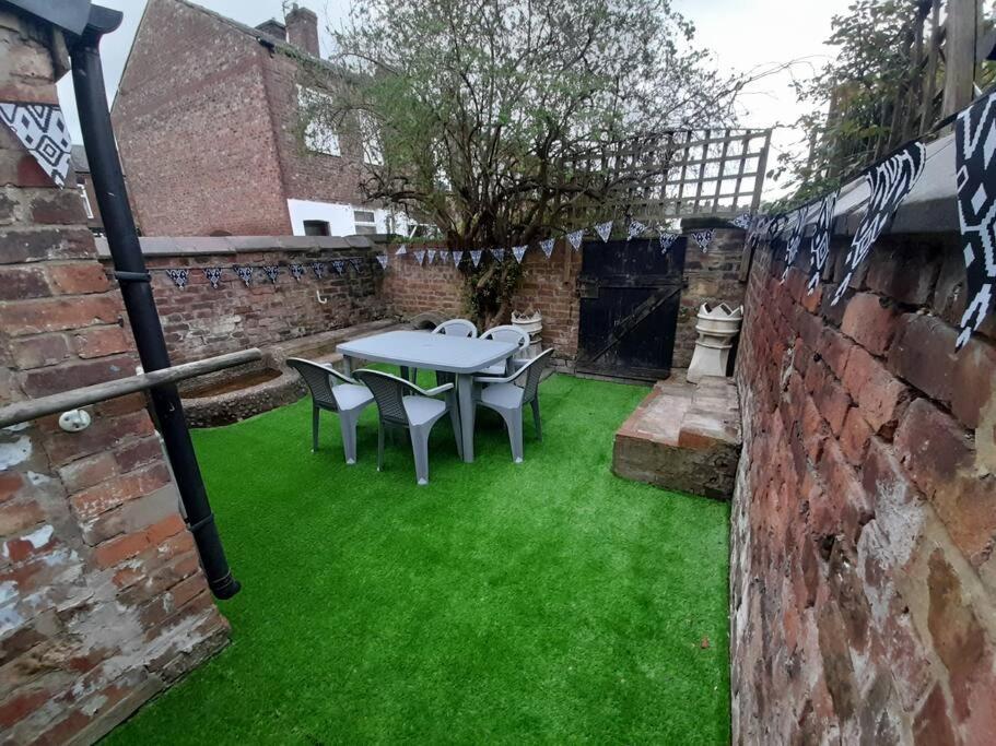 Chic 5 Double Bedroom House - 15 Min To *