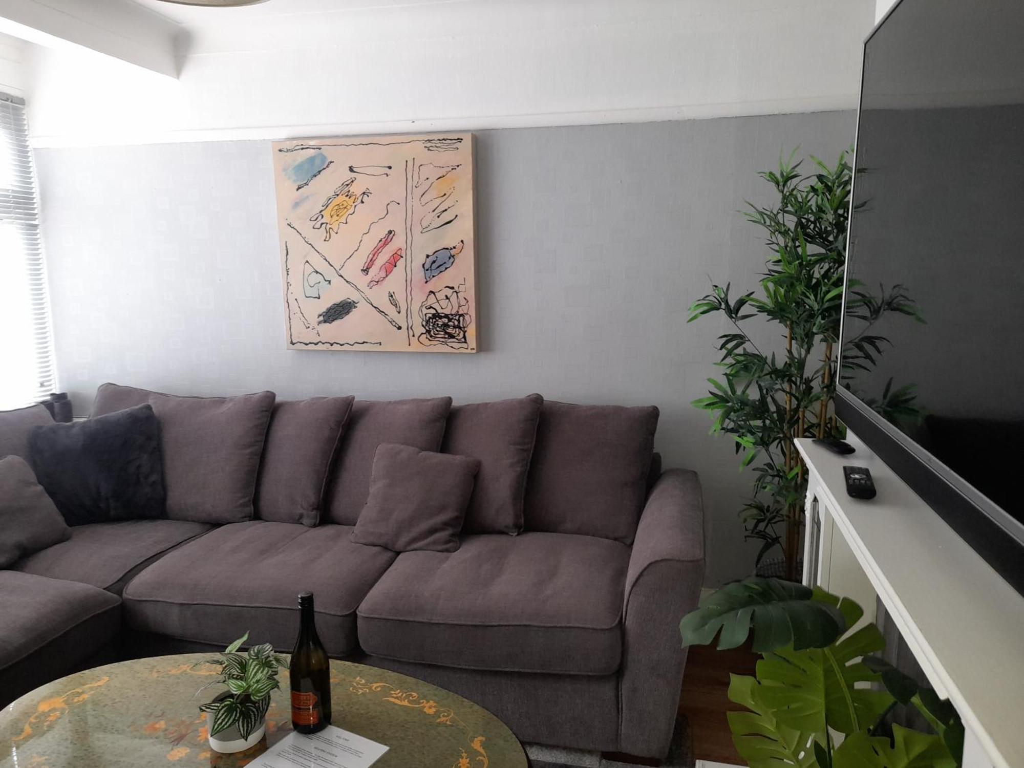 Bright 4-bed House 15 Min To Centre Holiday home