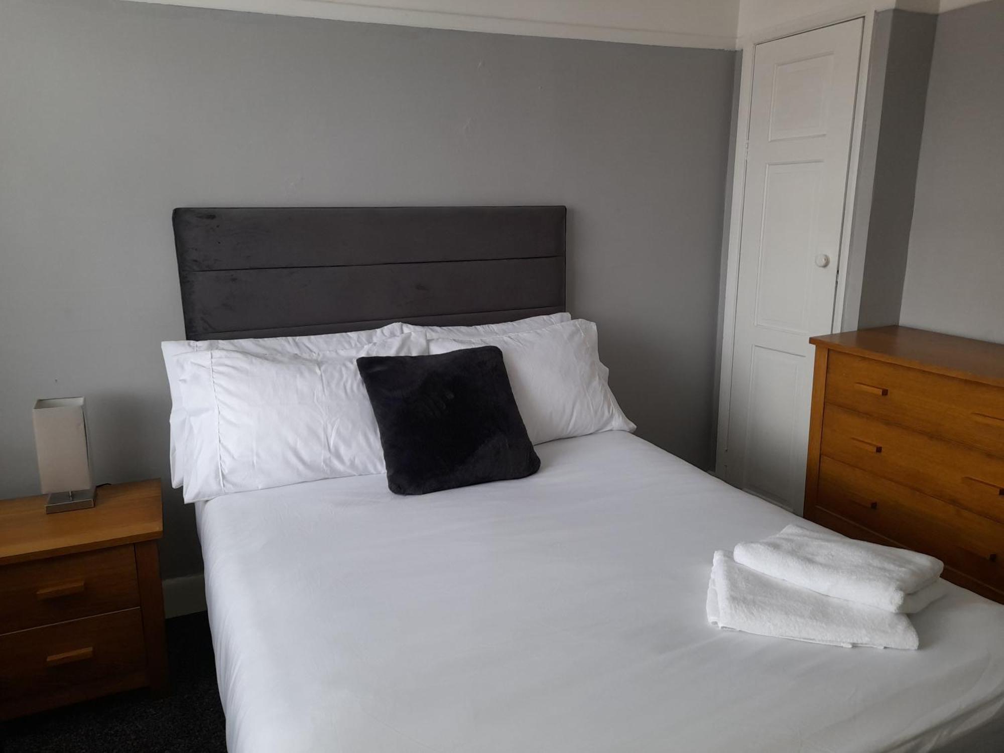 Holiday home Bright 4-bed House 15 Min To Centre Manchester