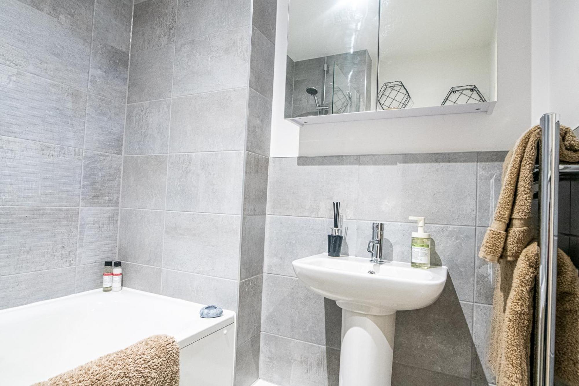 Modern And Spacious In Salford Quays Apartment Manchester