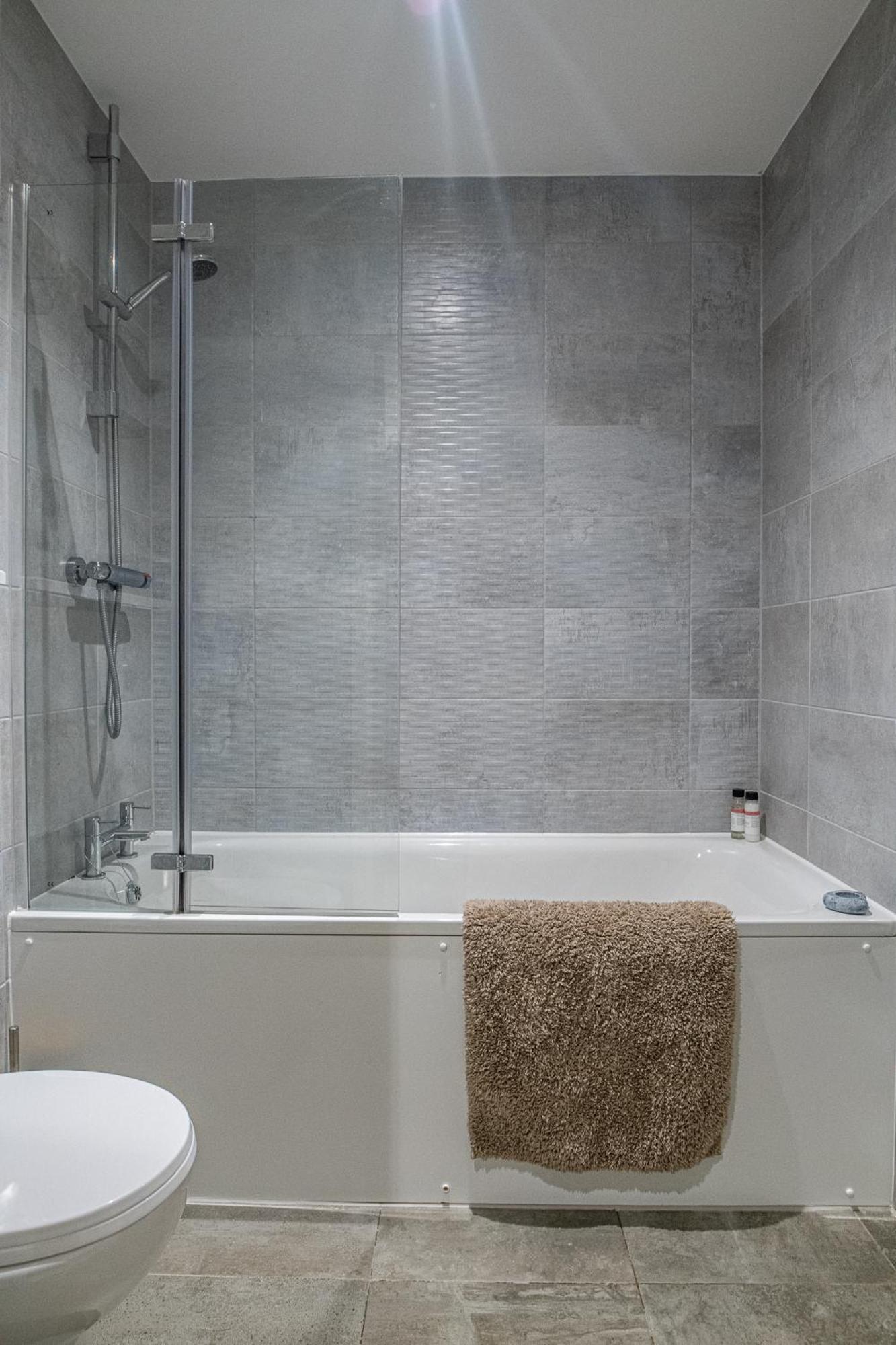 Modern And Spacious In Salford Quays Apartment *