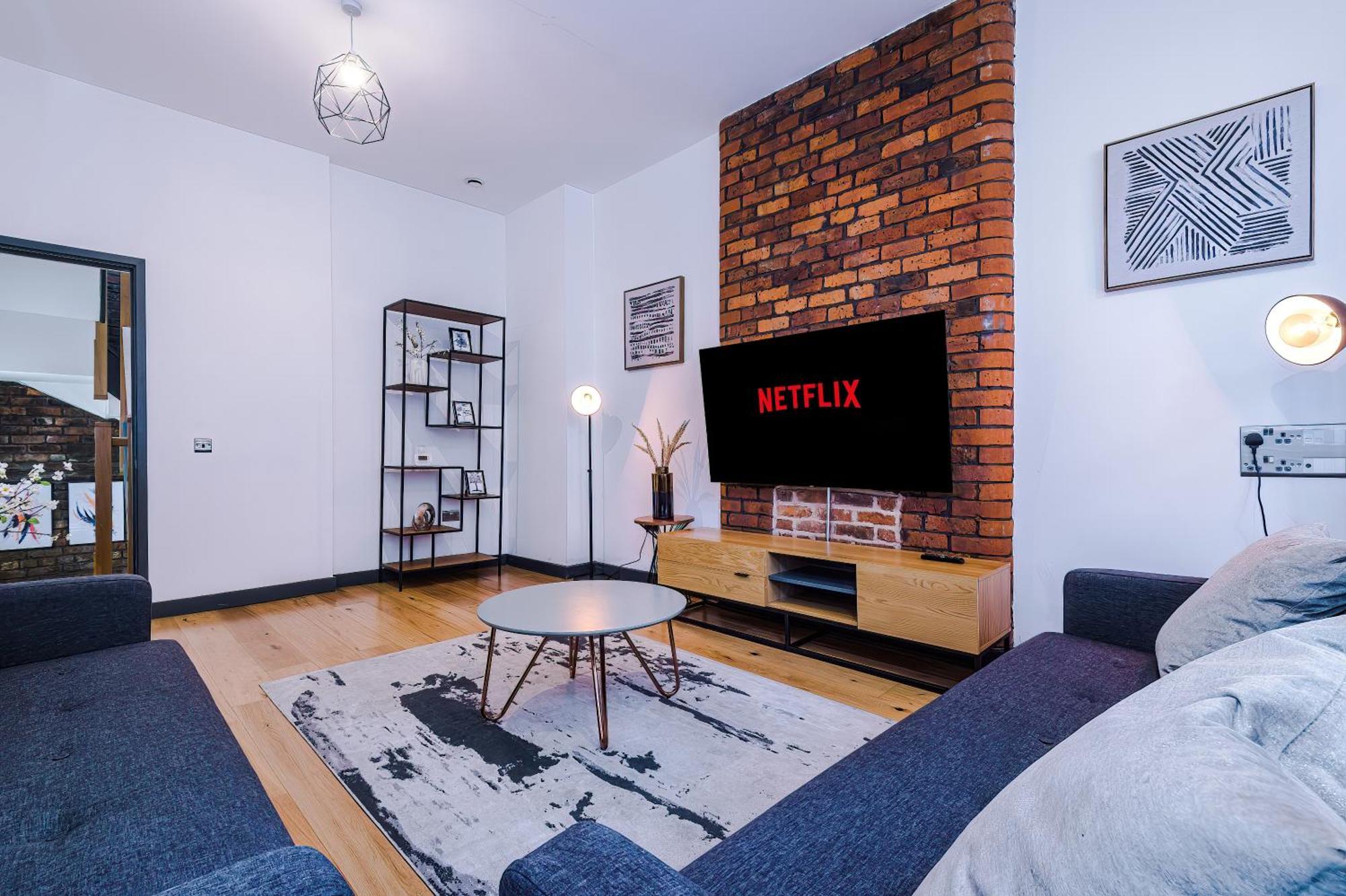 Holiday home 4-storey Townhouse In By Hilltop Serviced Manchester