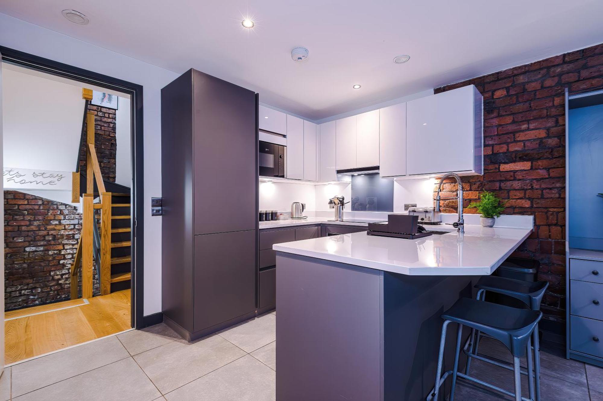 4-storey Townhouse In By Hilltop Serviced