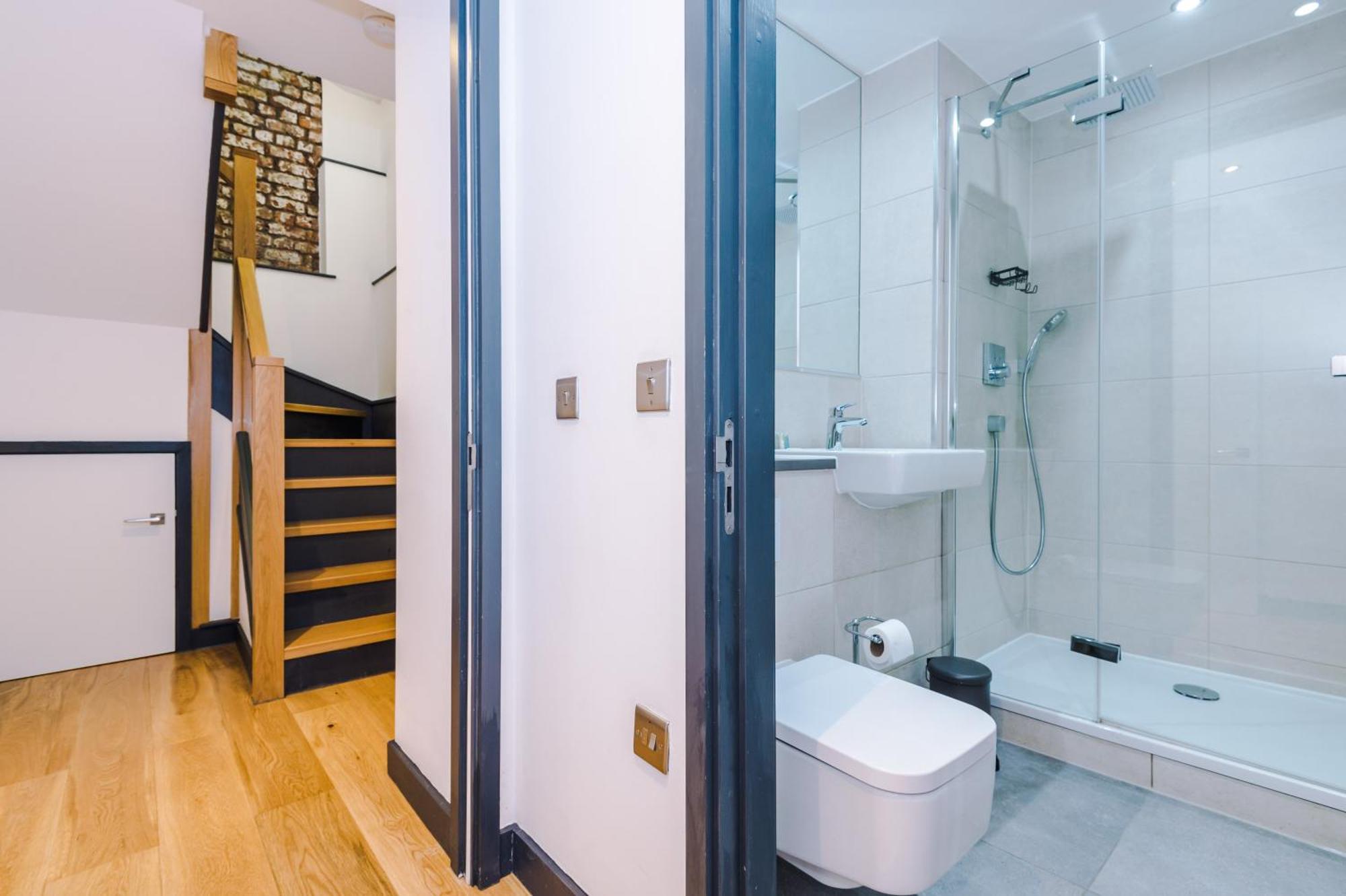 4-storey Townhouse In By Hilltop Serviced Holiday home