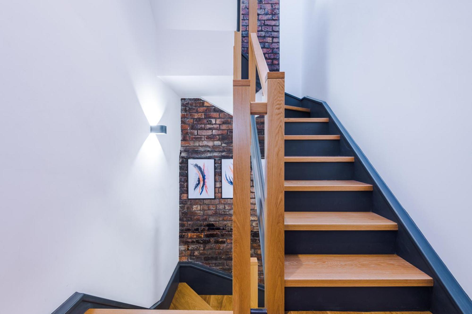 4-storey Townhouse In By Hilltop Serviced Manchester