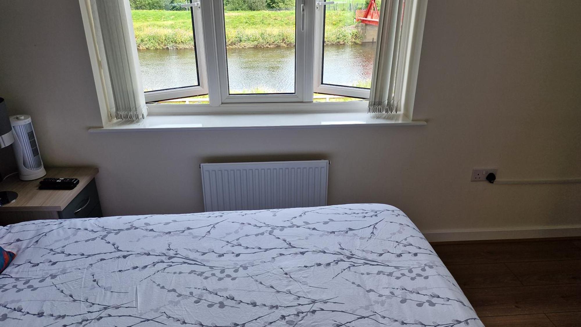 Apartment Stunning Canal View 2 Bedroom With Free Parking *