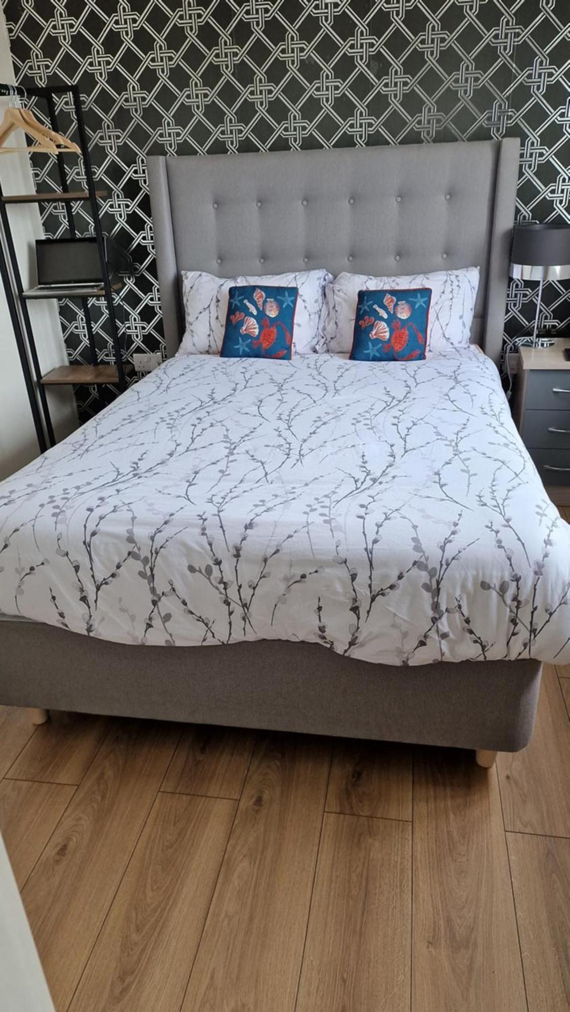 Stunning Canal View 2 Bedroom With Free Parking * Manchester