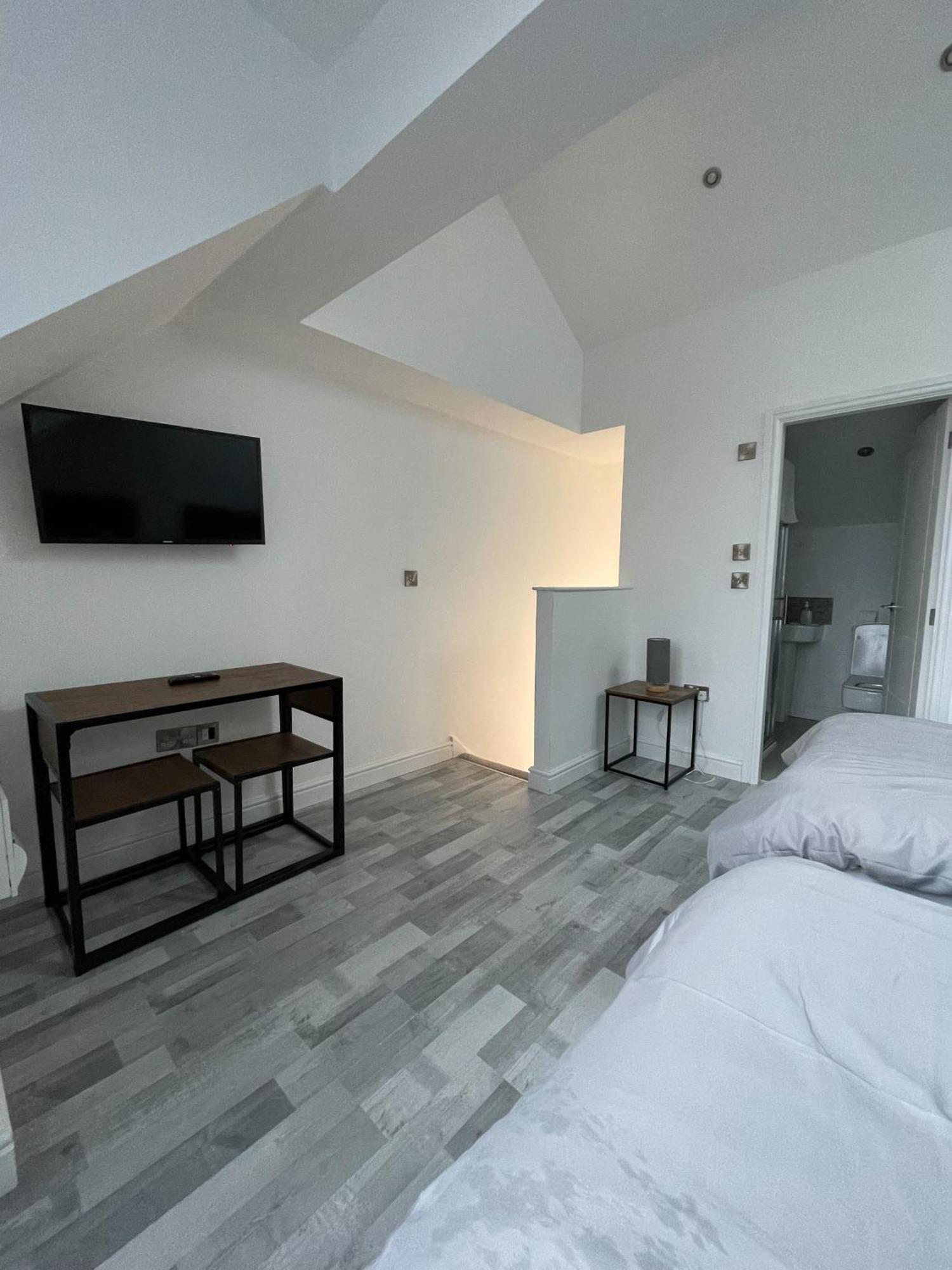 10min To - Free Parking - Private - Contractor Friendly Appartement Manchester