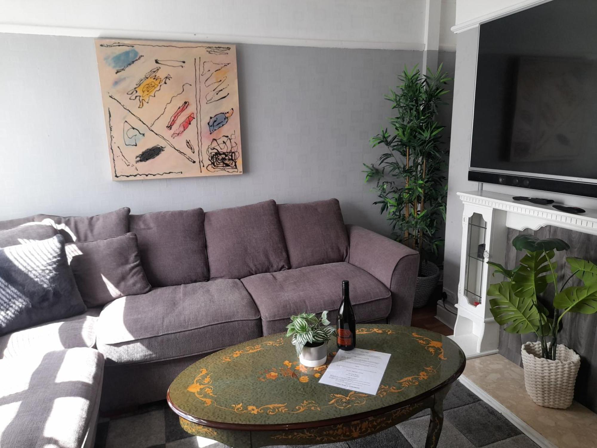 Holiday home Bright 4-bed House 15 Min To Centre *