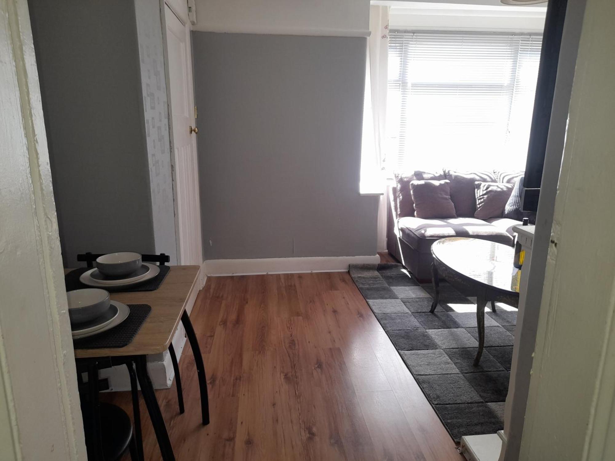 Holiday home Bright 4-bed House 15 Min To Centre