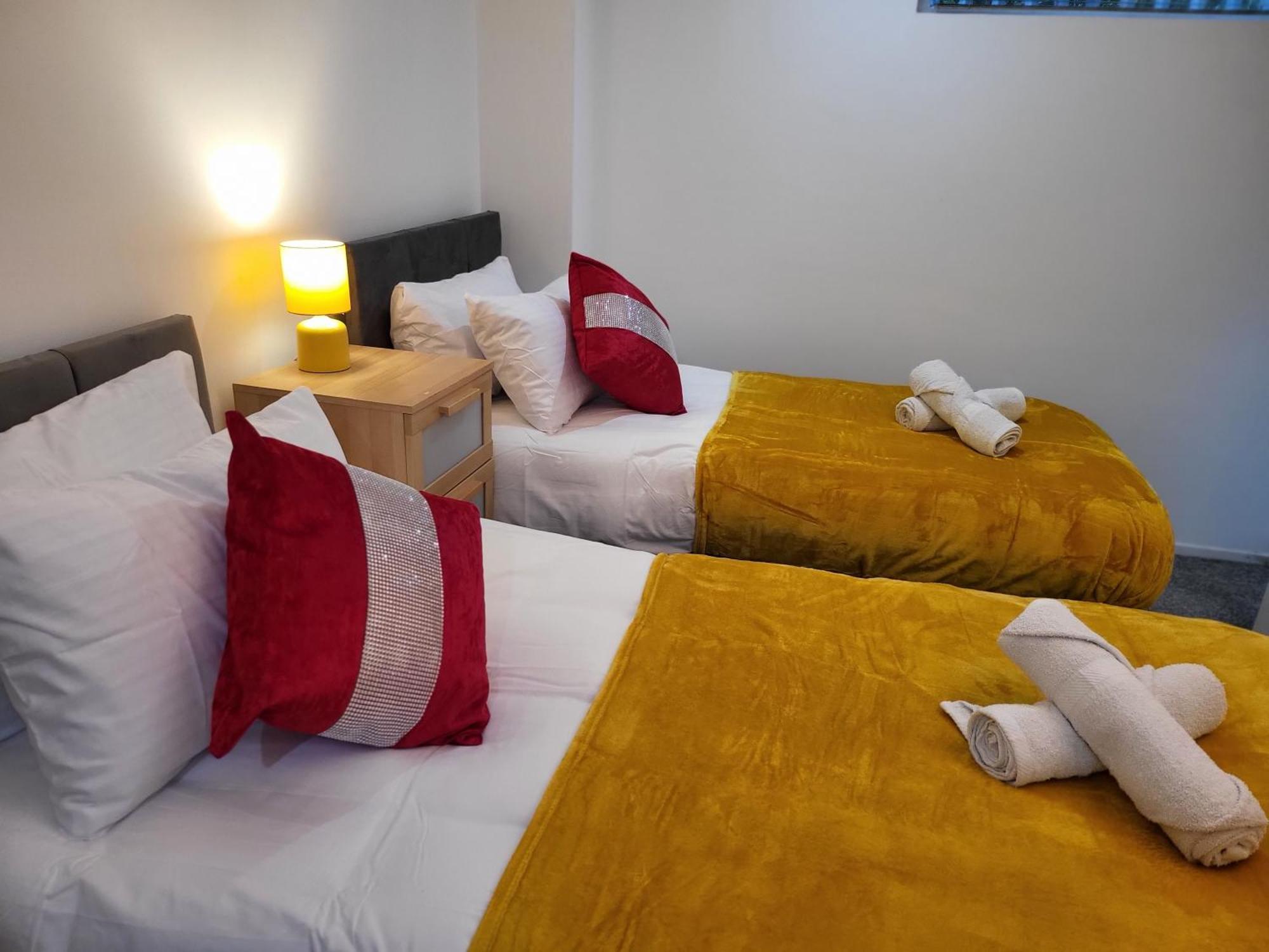 Apartment Luxury 2 Bed Apt On River, Wifi, Parking, Garden