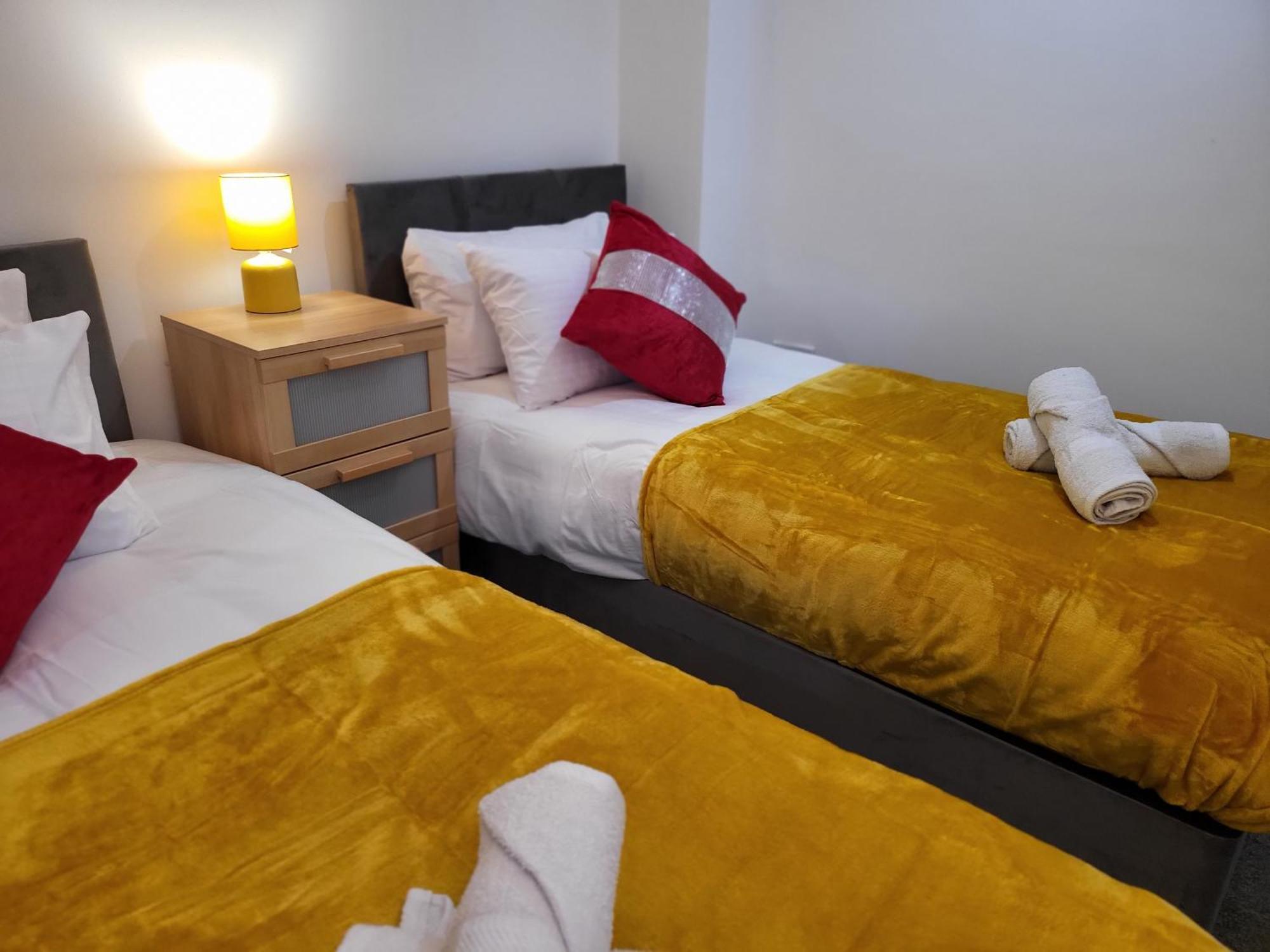 Apartment Luxury 2 Bed Apt On River, Wifi, Parking, Garden