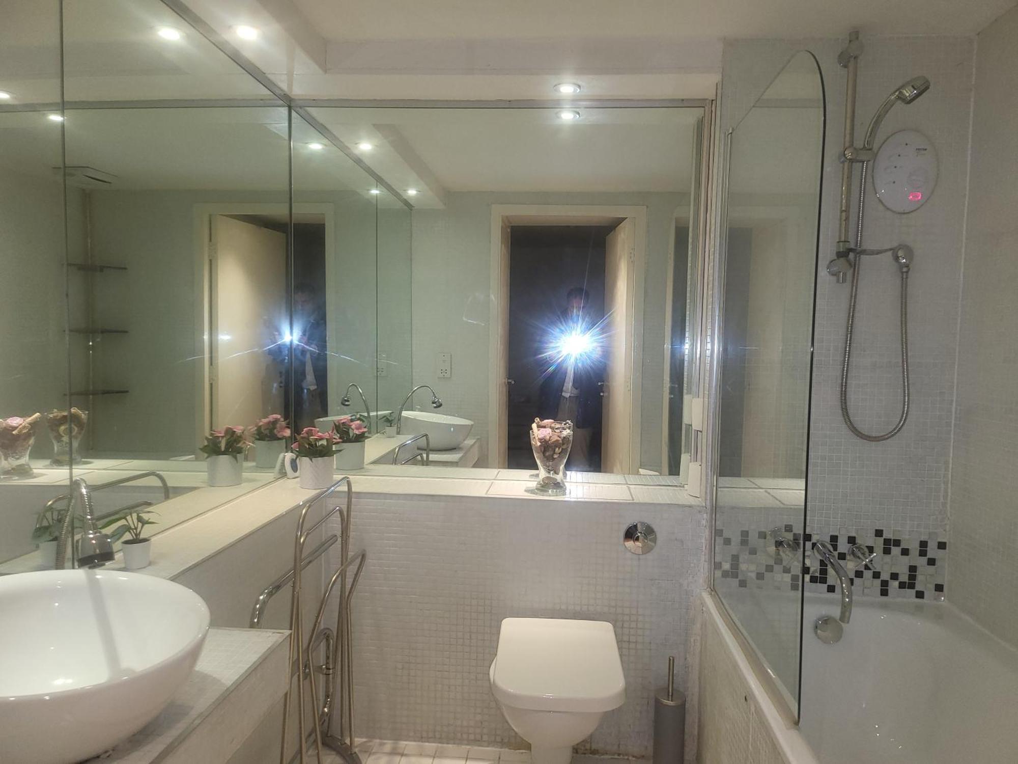 Luxury 2 Bed Apt On River, Wifi, Parking, Garden * Manchester