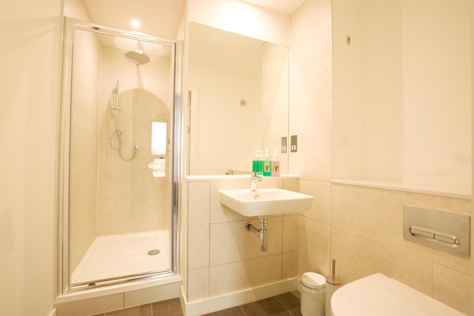 Modern City Flat With Gym & Spa *