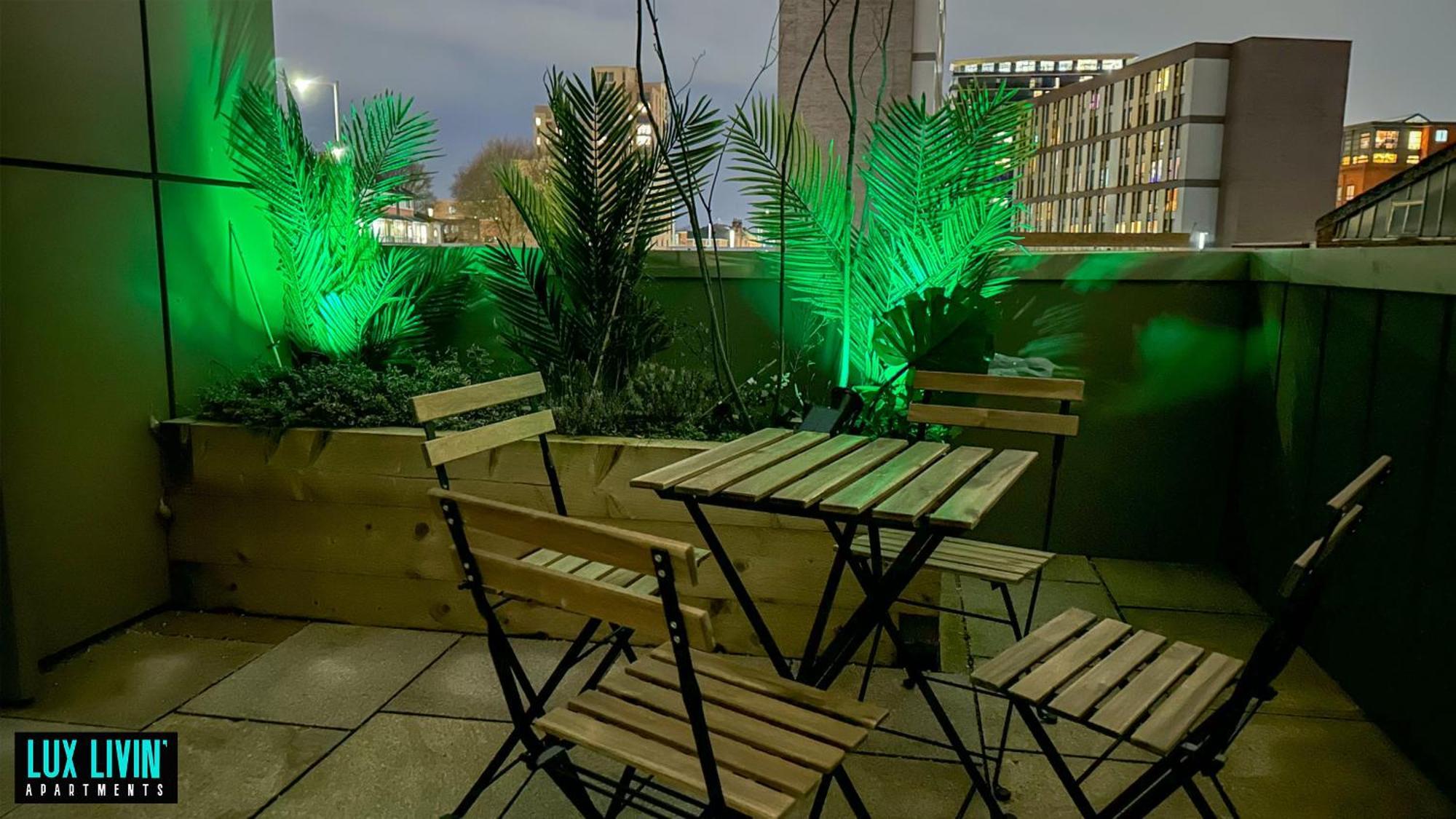 Lux Livin' - Luxury 2 Bed With Sky Garden Manchester