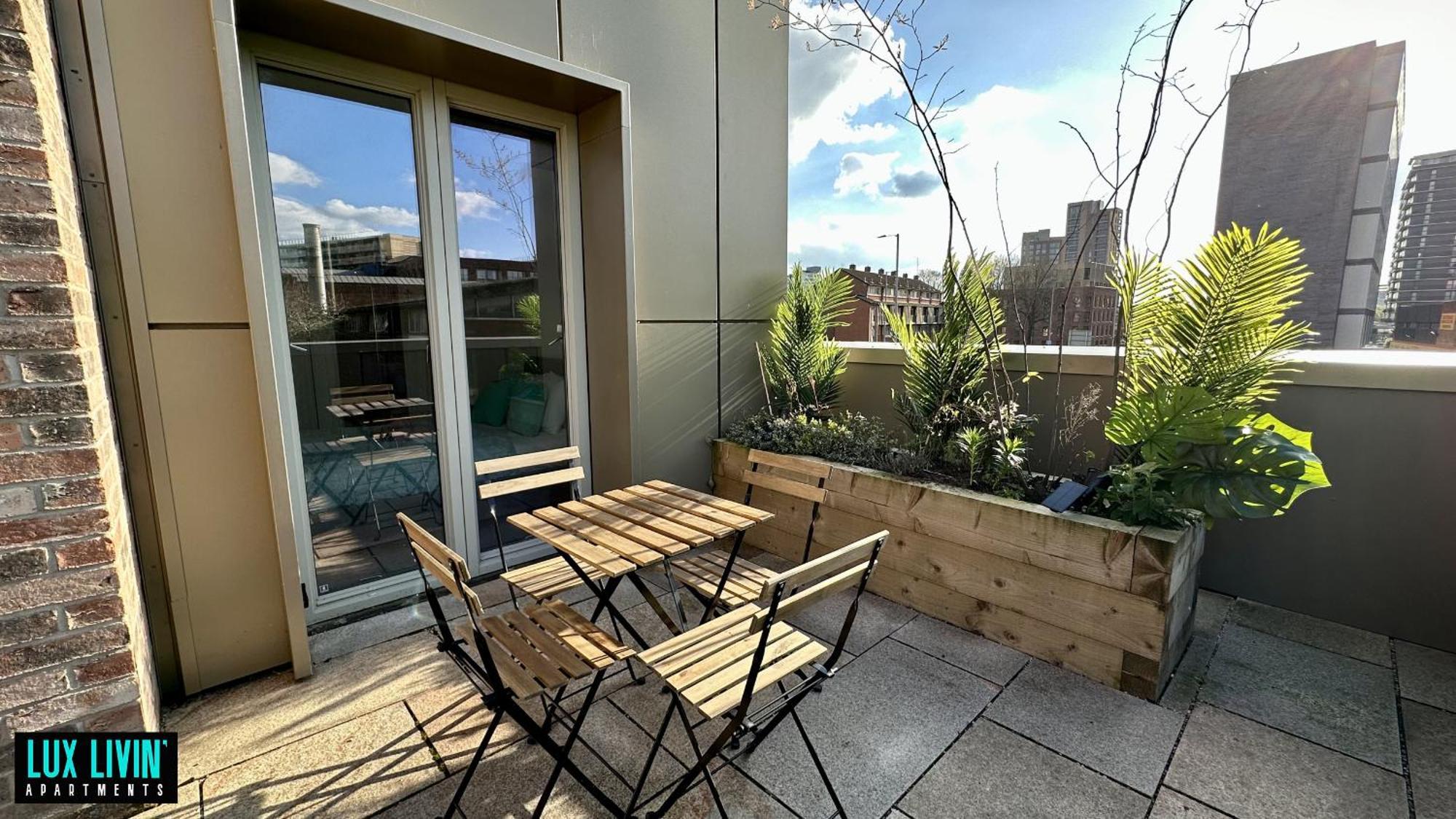 Lux Livin' - Luxury 2 Bed With Sky Garden