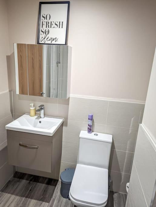 A Superb 2 Bed, 2 Bathroom In Centre Free Parking Apartment