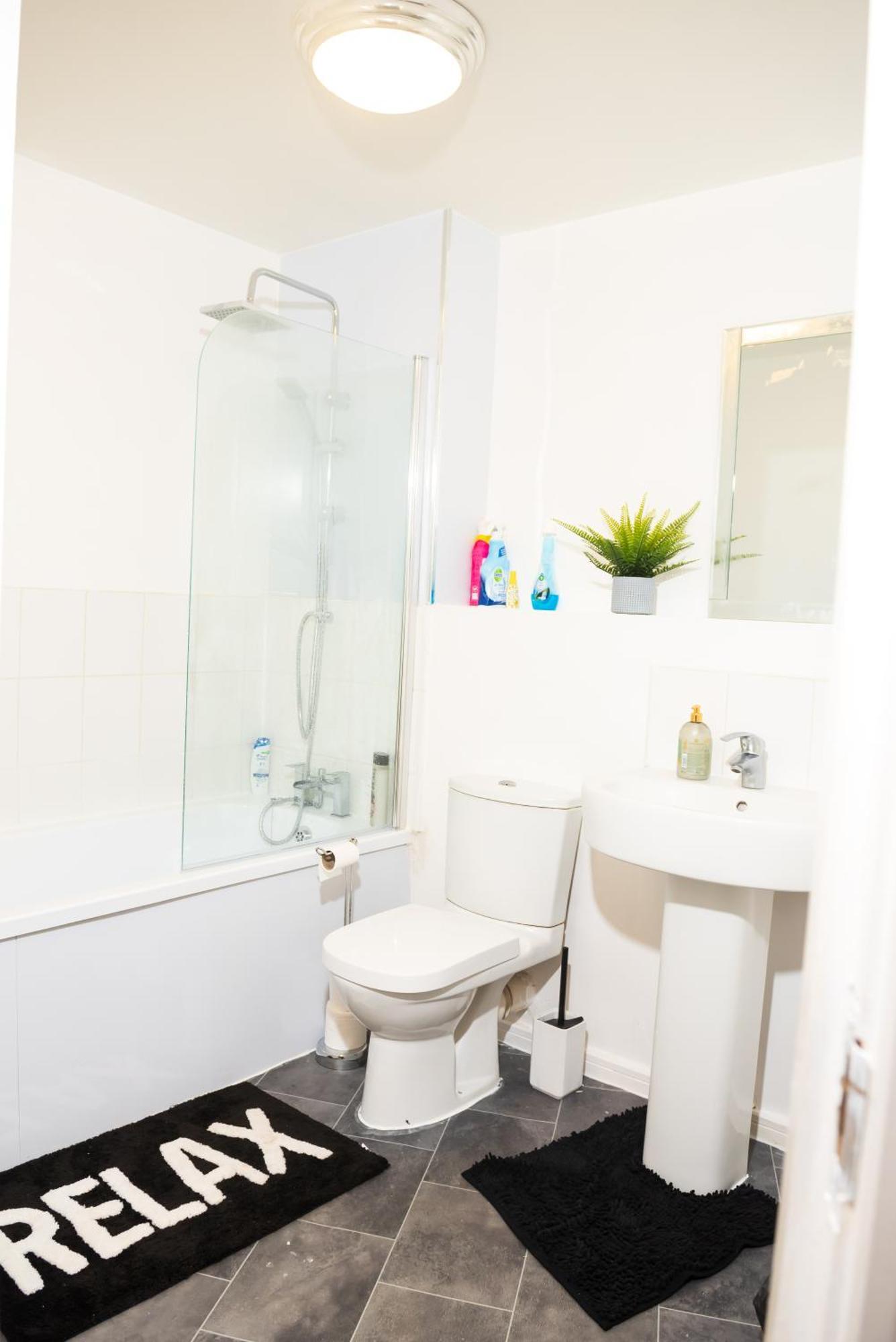 Luxury Two Bedroom Flat Opposite Coop Live N Etihad Stadium With Free Secure Parking, Netflix And Sky Tv * Manchester