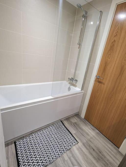 A Superb 2 Bed, 2 Bathroom In Centre Free Parking Apartment Manchester
