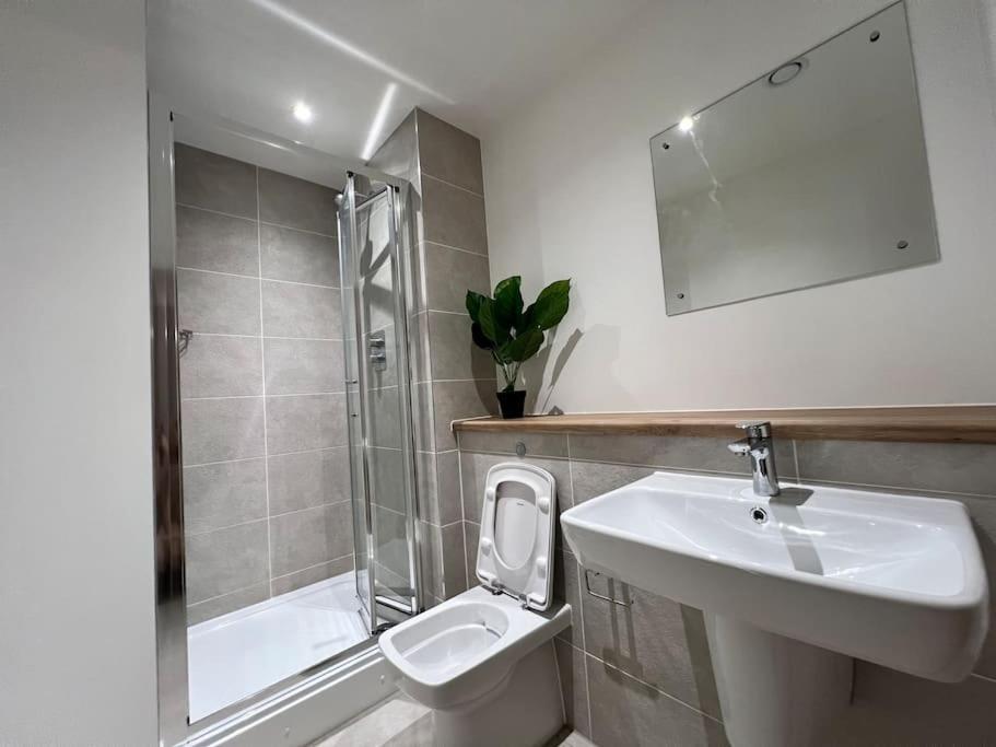 19th Floor 2 Bedroom With Stunning Views *