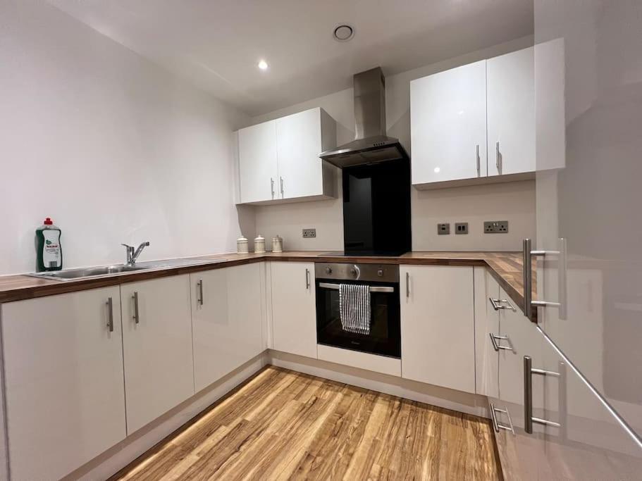 19th Floor 2 Bedroom With Stunning Views Apartment