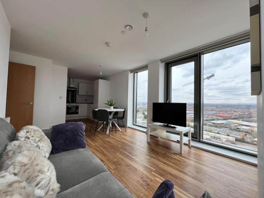 Apartment 19th Floor 2 Bedroom With Stunning Views