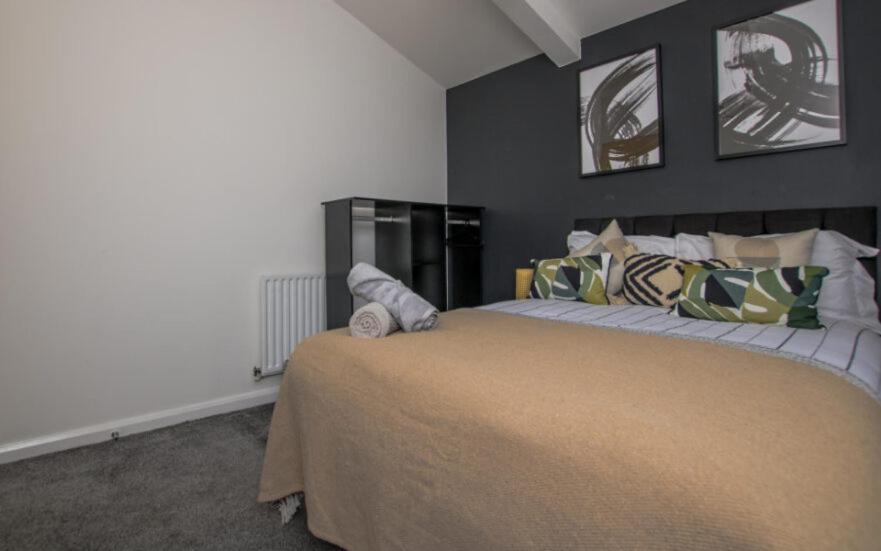 Exquisite Three Bedroom House Manchester