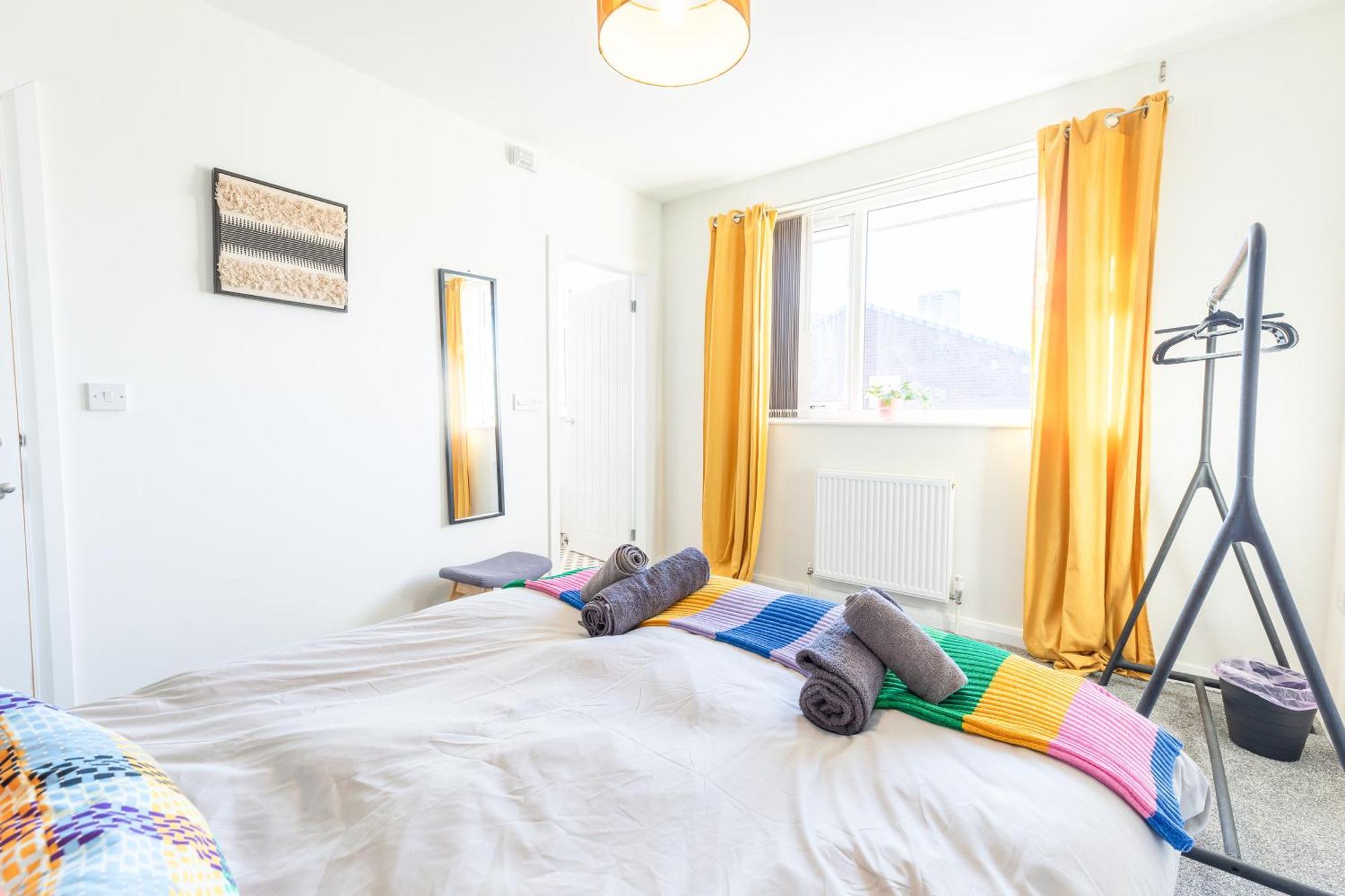 Newly Renovated 5 Bed + 5 Bath! *