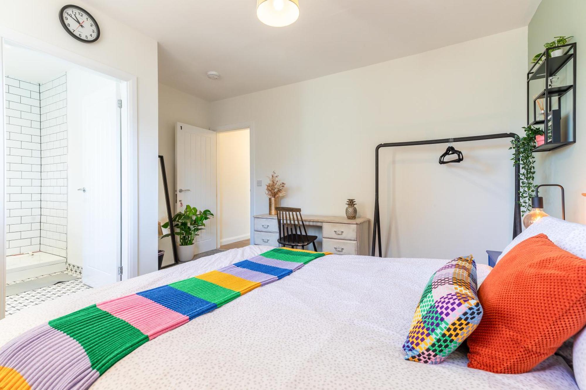 Newly Renovated 5 Bed + 5 Bath! Holiday home *
