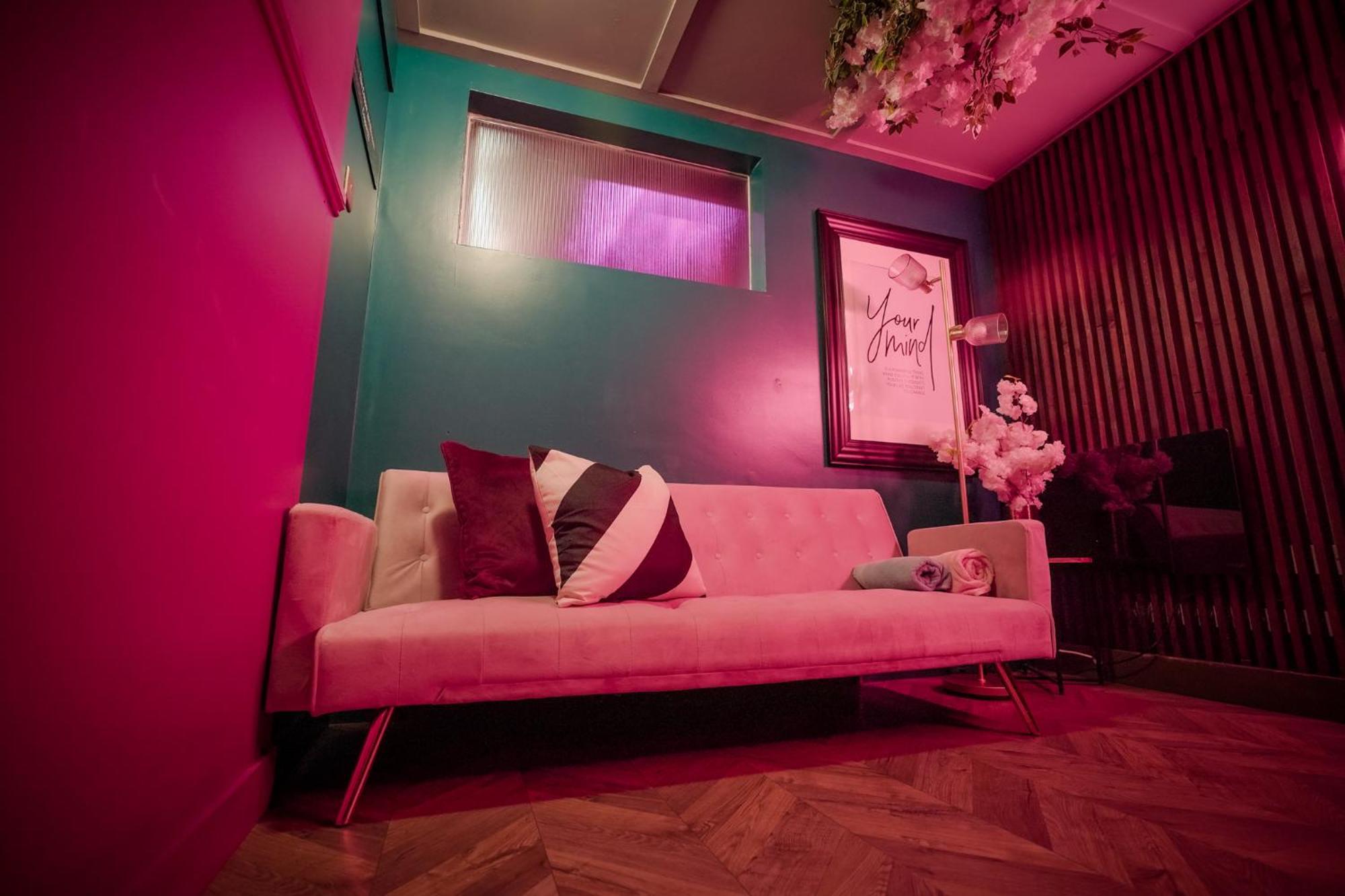 The Ultimate Hen With Bar & Makeup Aparthotel