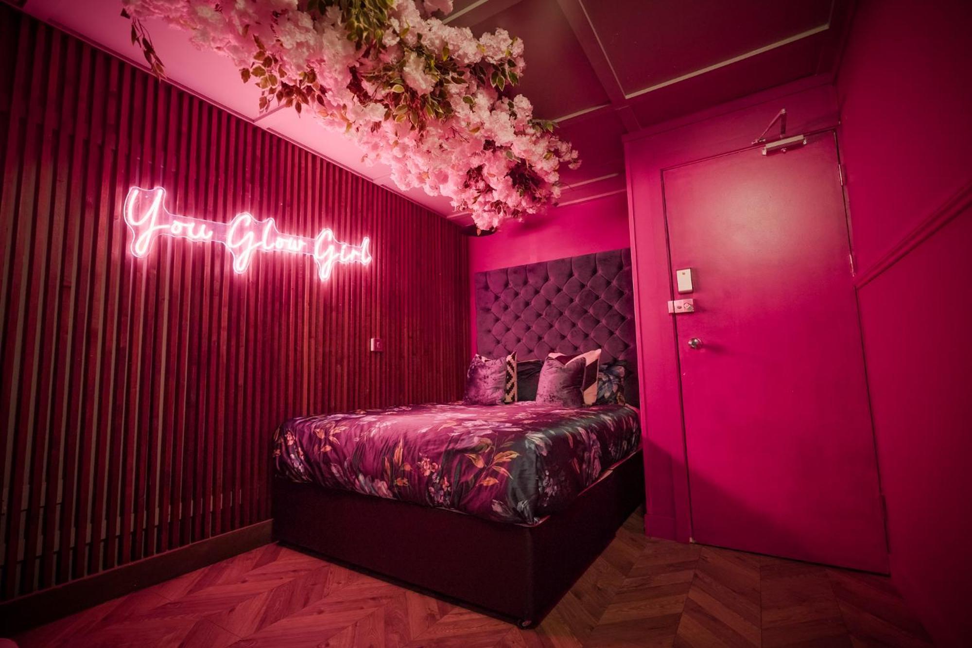 The Ultimate Hen With Bar & Makeup Aparthotel