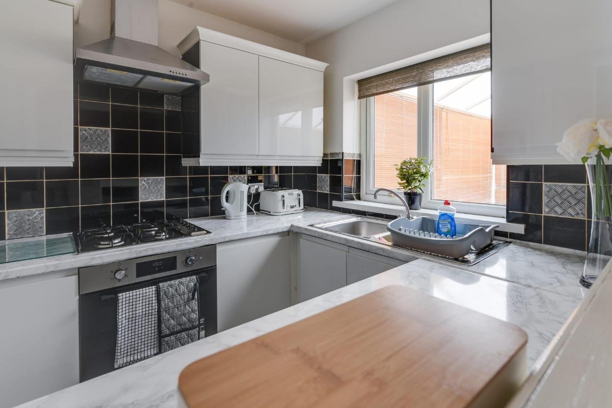 Remarkable 3-bed House In Middleton