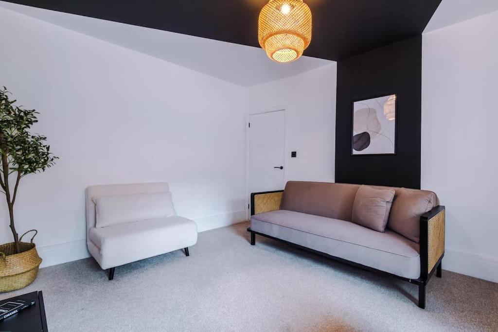 4 Bedroom House Eccles *