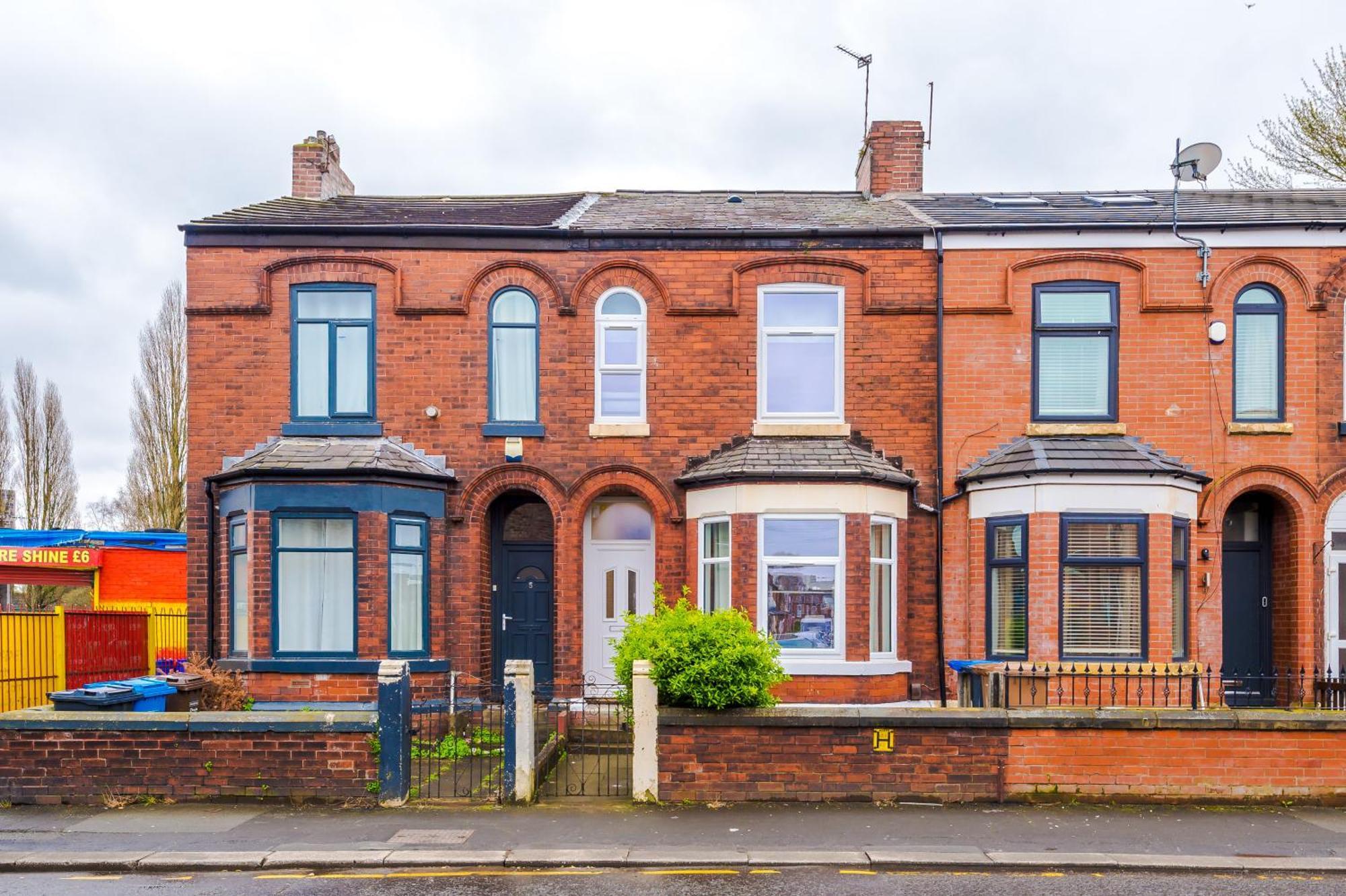 4 Bedroom House Eccles *
