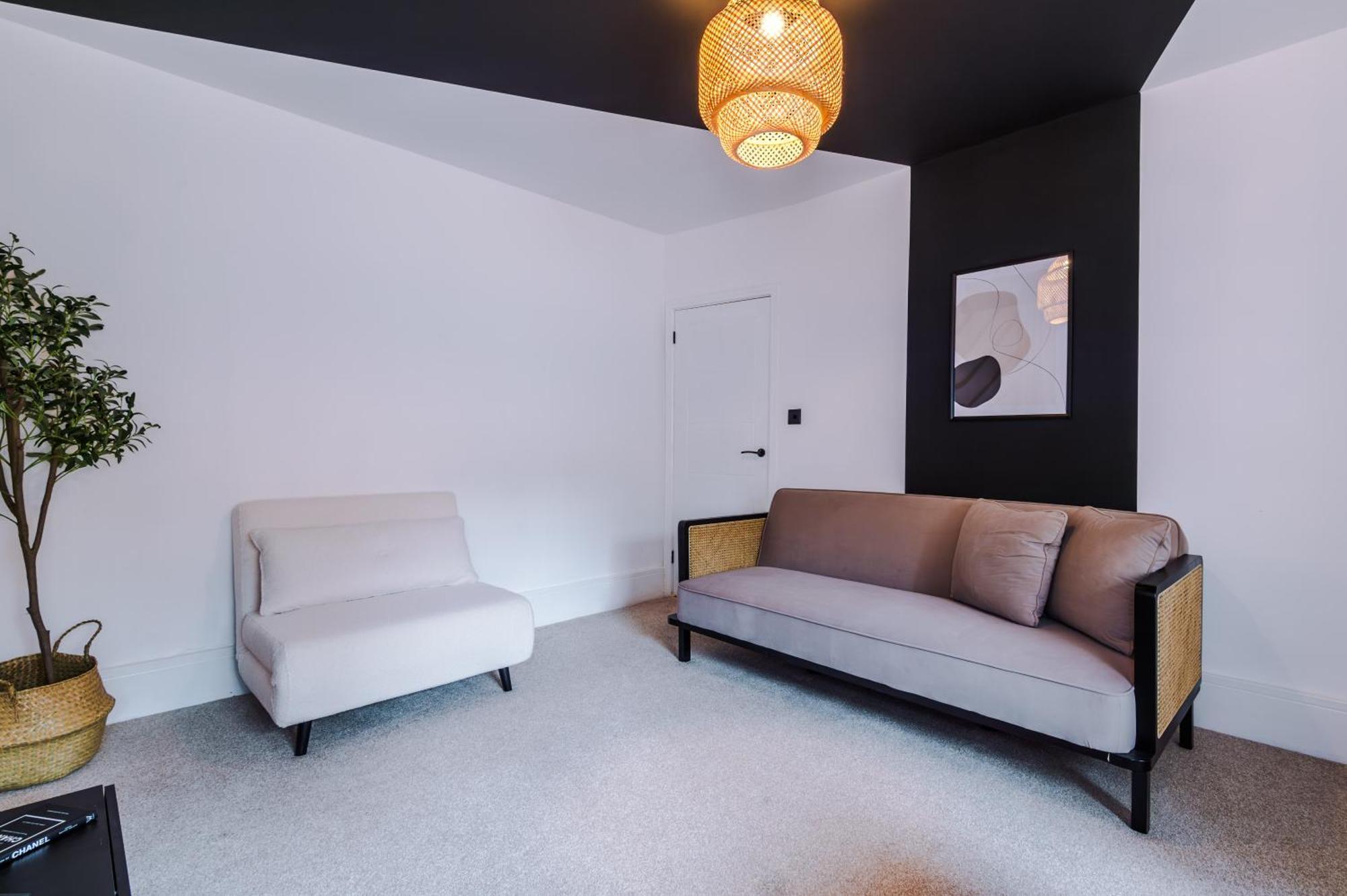 Holiday home 4 Bedroom House Eccles Manchester