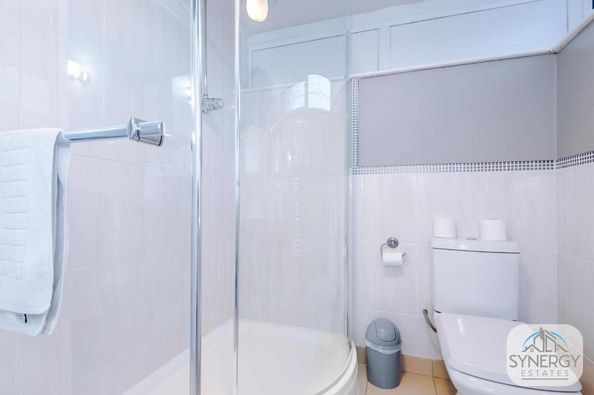 Jade House, - By Synergy Estates Vakantiehuis Manchester