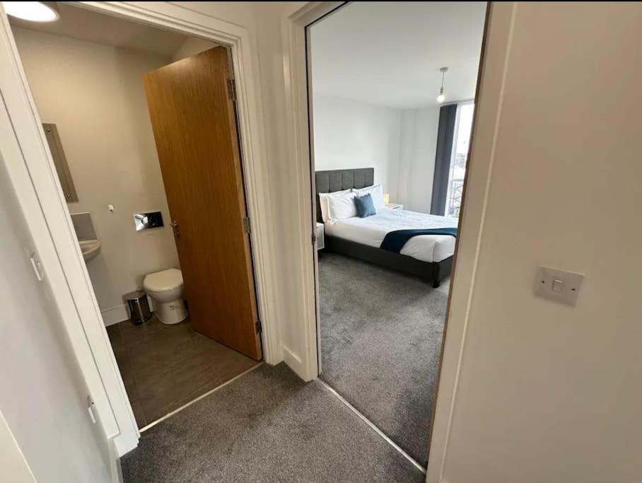 Apartment Chic 1 Bed Mcr Ap W/balcony- Sleeps 4 *