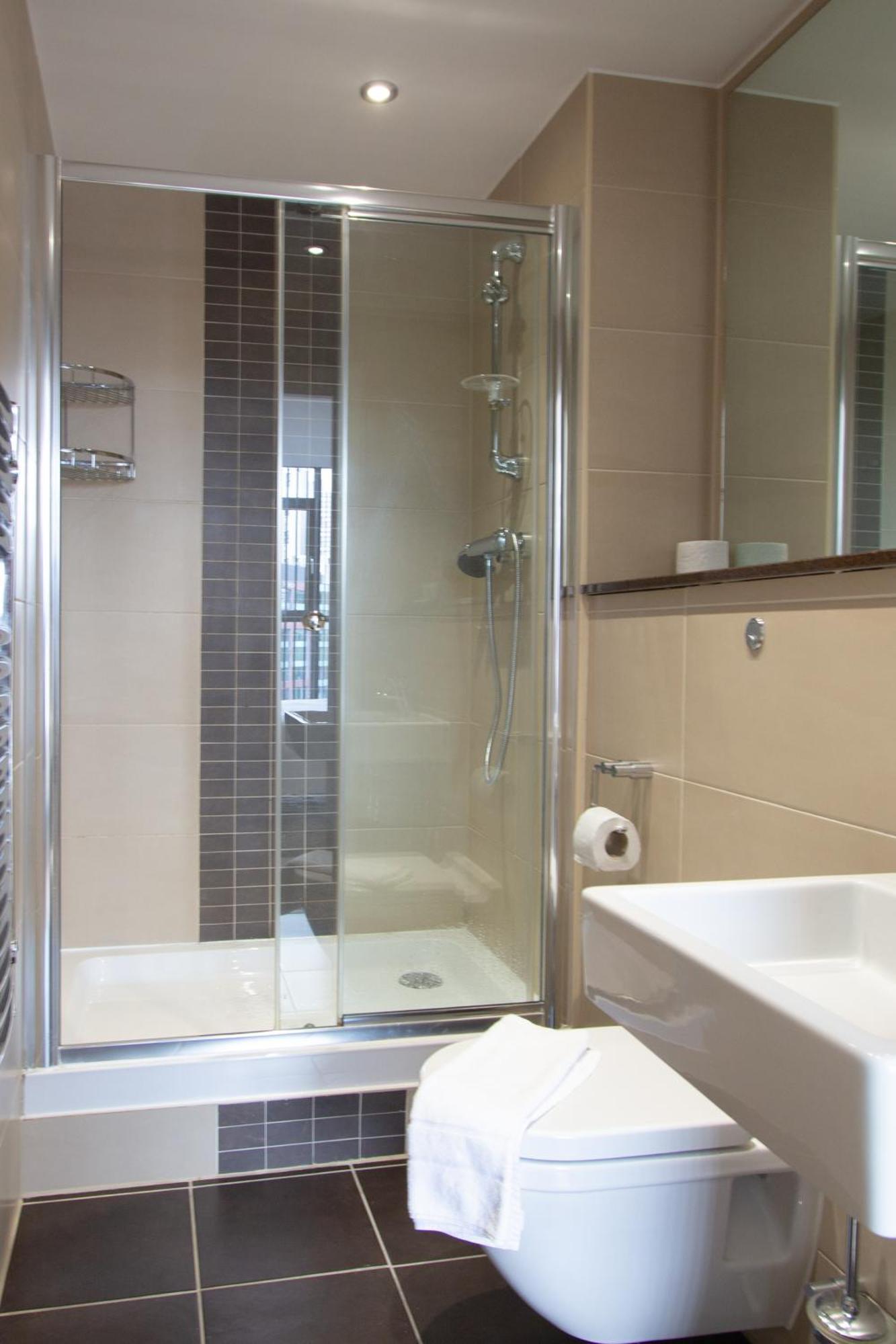 Apartment Gem: Cosy 2br With Private Balcony *