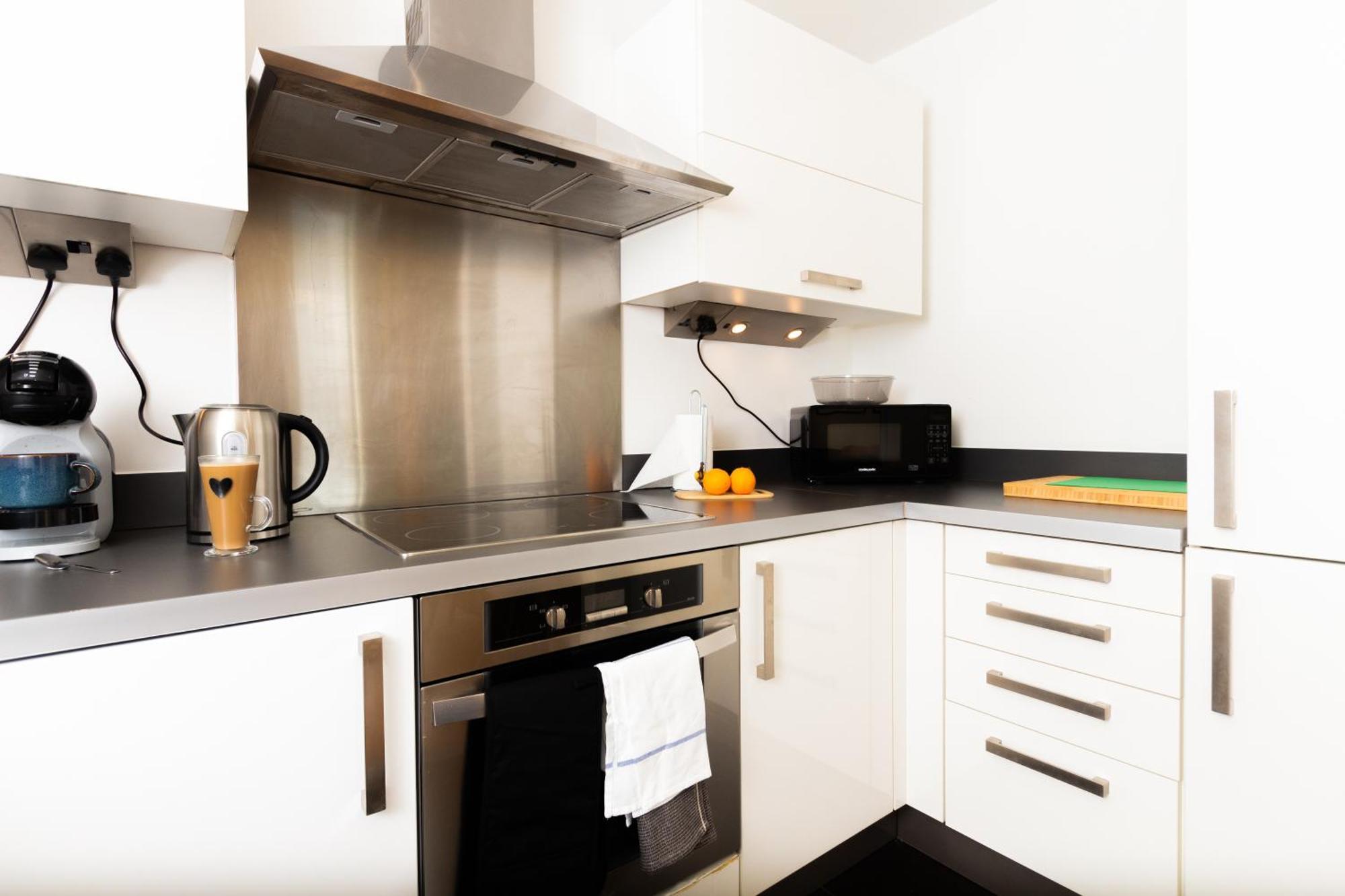Apartment Gem: Cosy 2br With Private Balcony Manchester