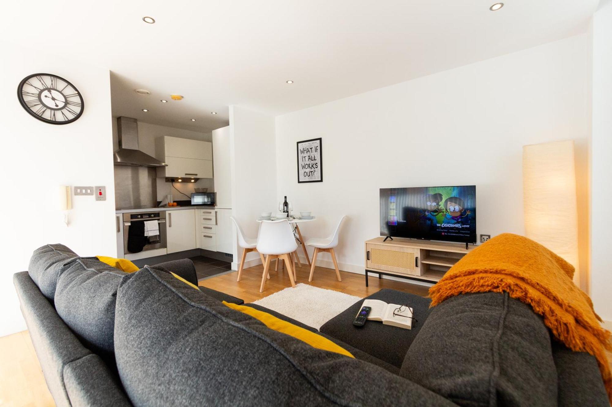 Gem: Cosy 2br With Private Balcony *