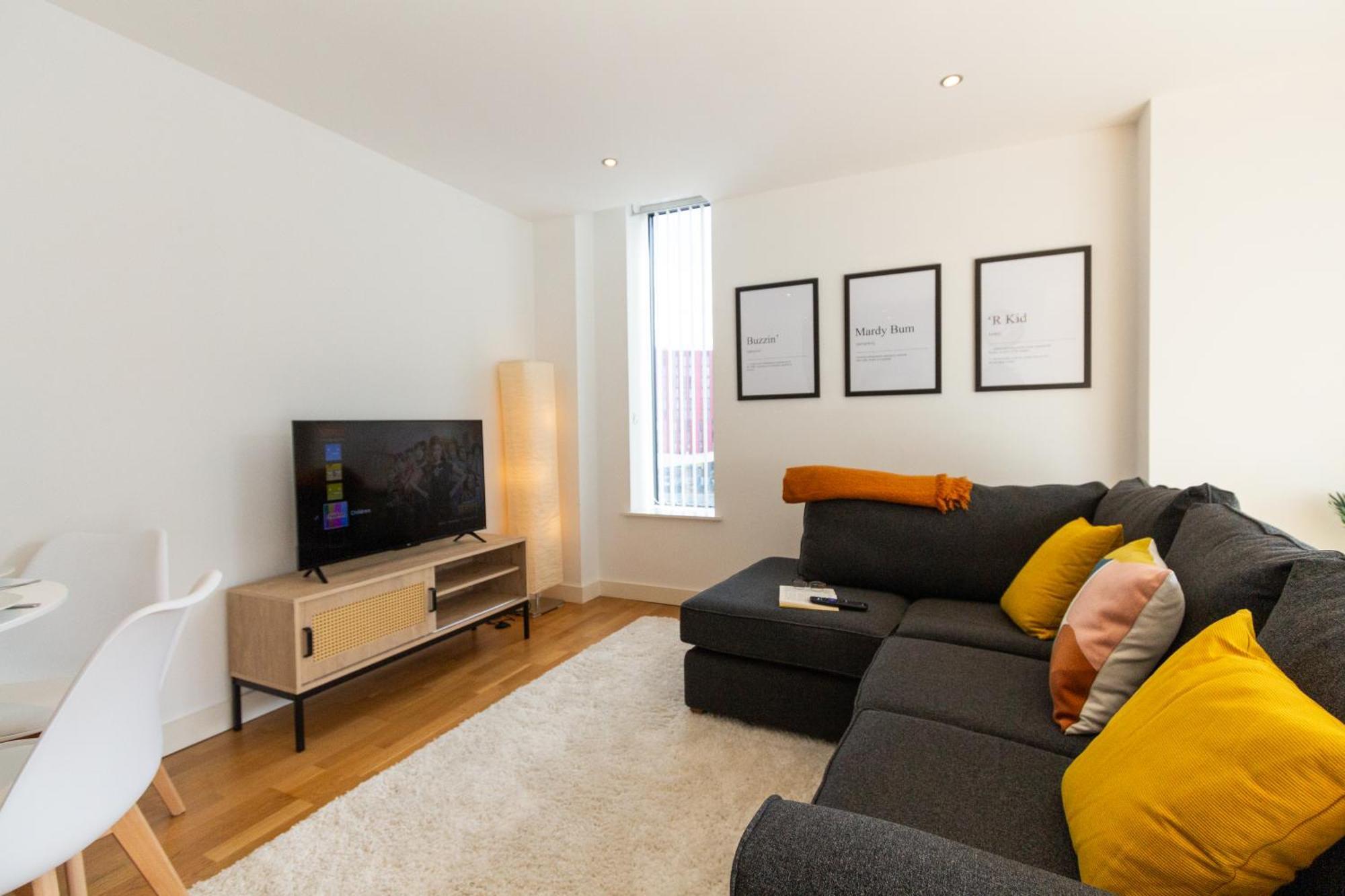 Gem: Cosy 2br With Private Balcony Apartment