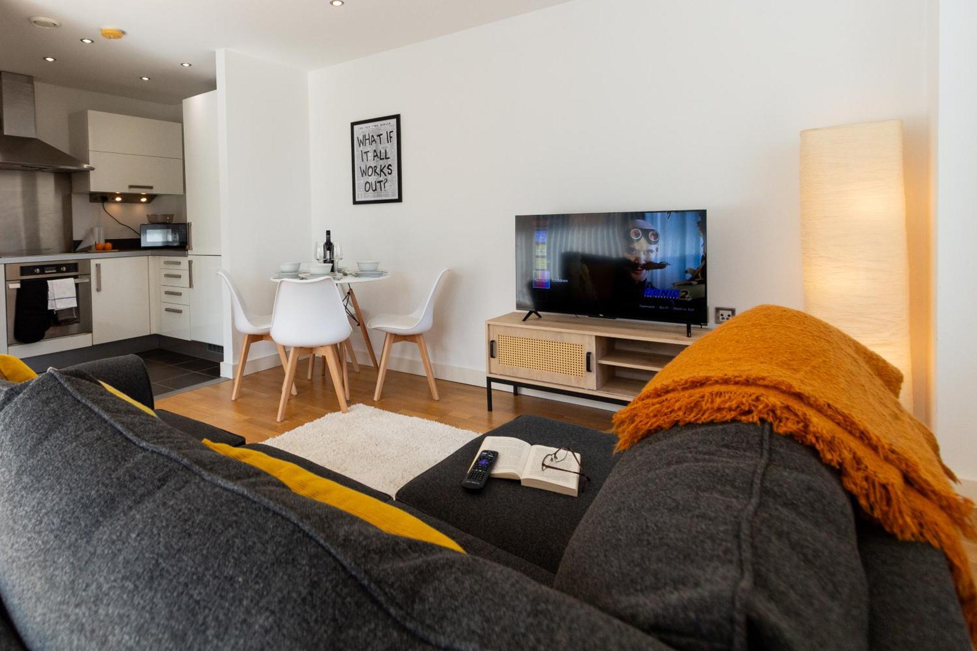 Gem: Cosy 2br With Private Balcony Apartment Manchester