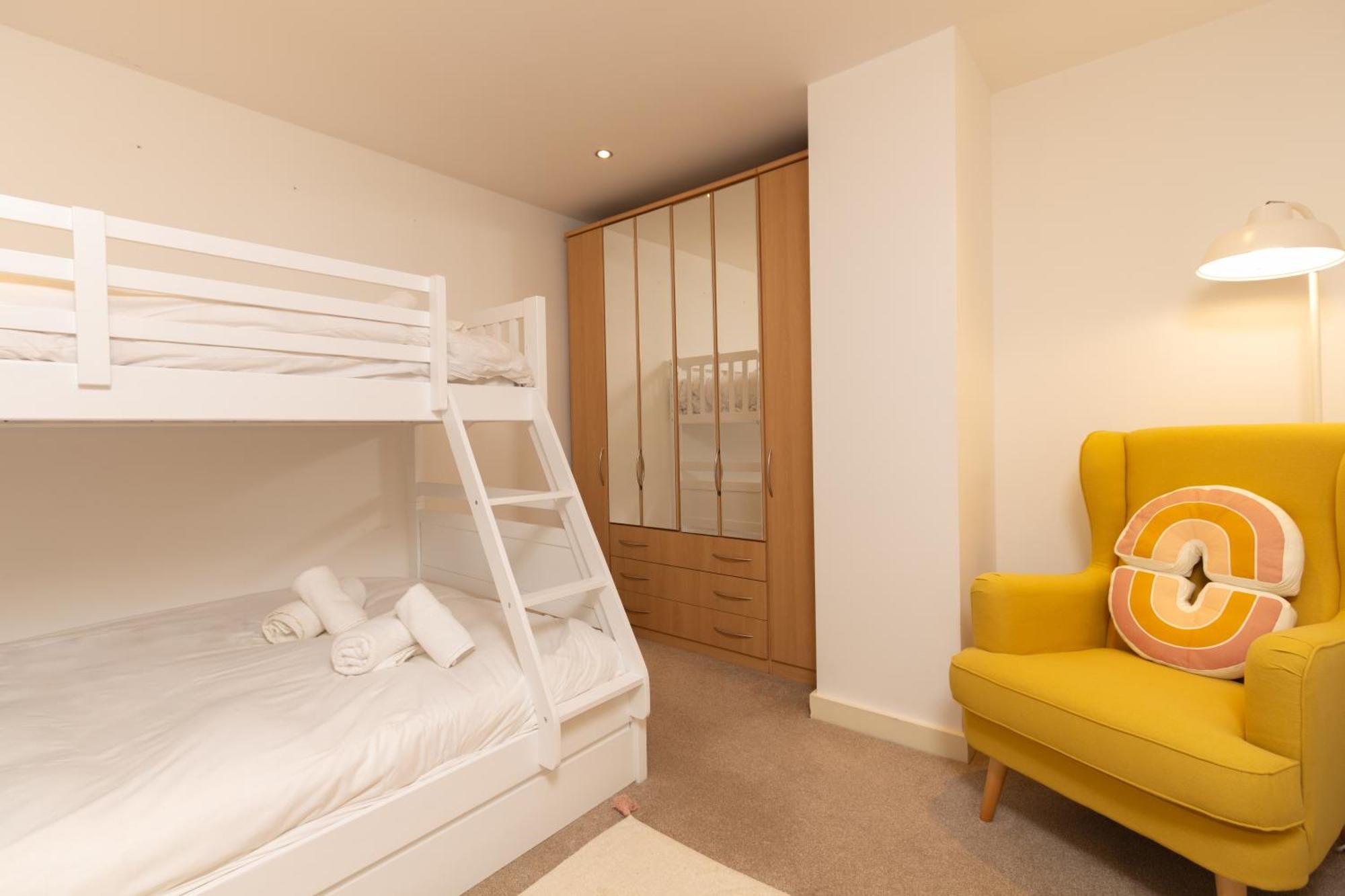 Gem: Cosy 2br With Private Balcony Apartment *