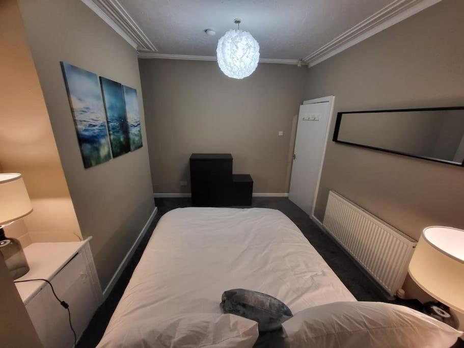 Holiday home 4 Bedrooms, 8 Min To City! *