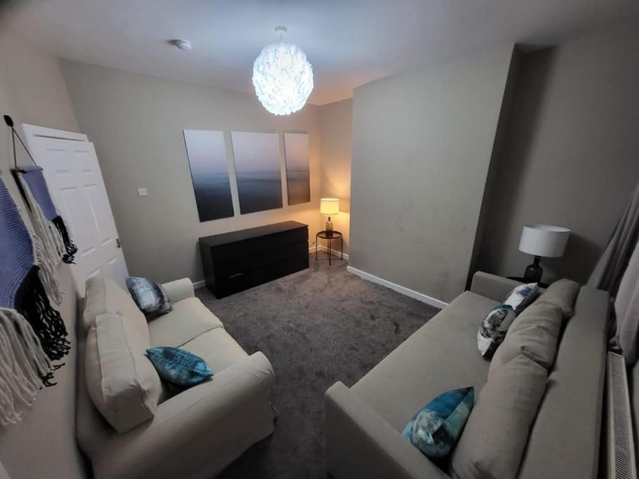 4 Bedrooms, 8 Min To City! * Manchester