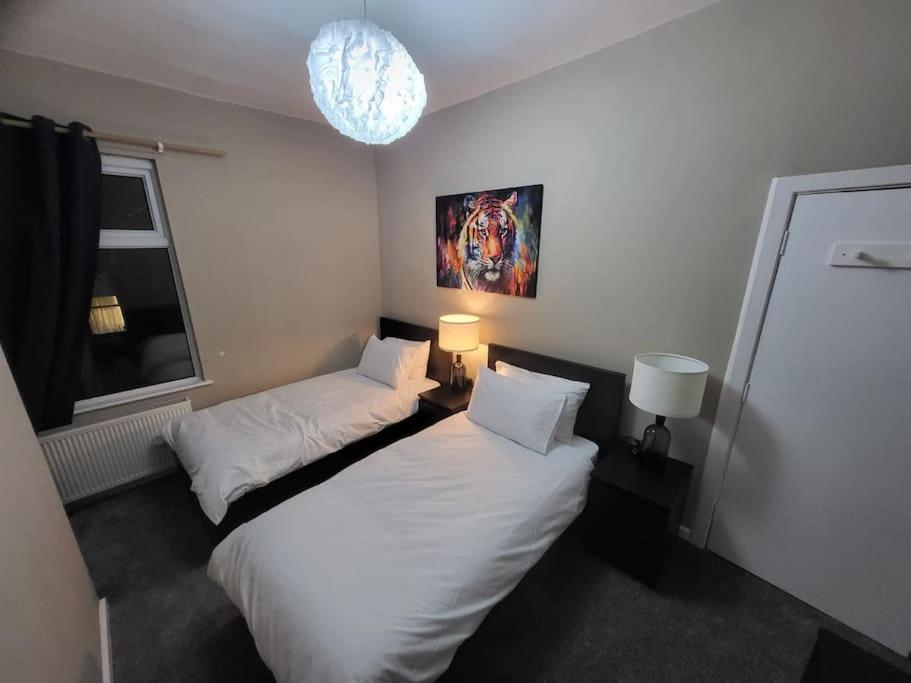 Holiday home 4 Bedrooms, 8 Min To City! *