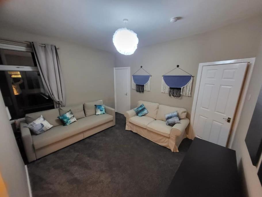 4 Bedrooms, 8 Min To City! *